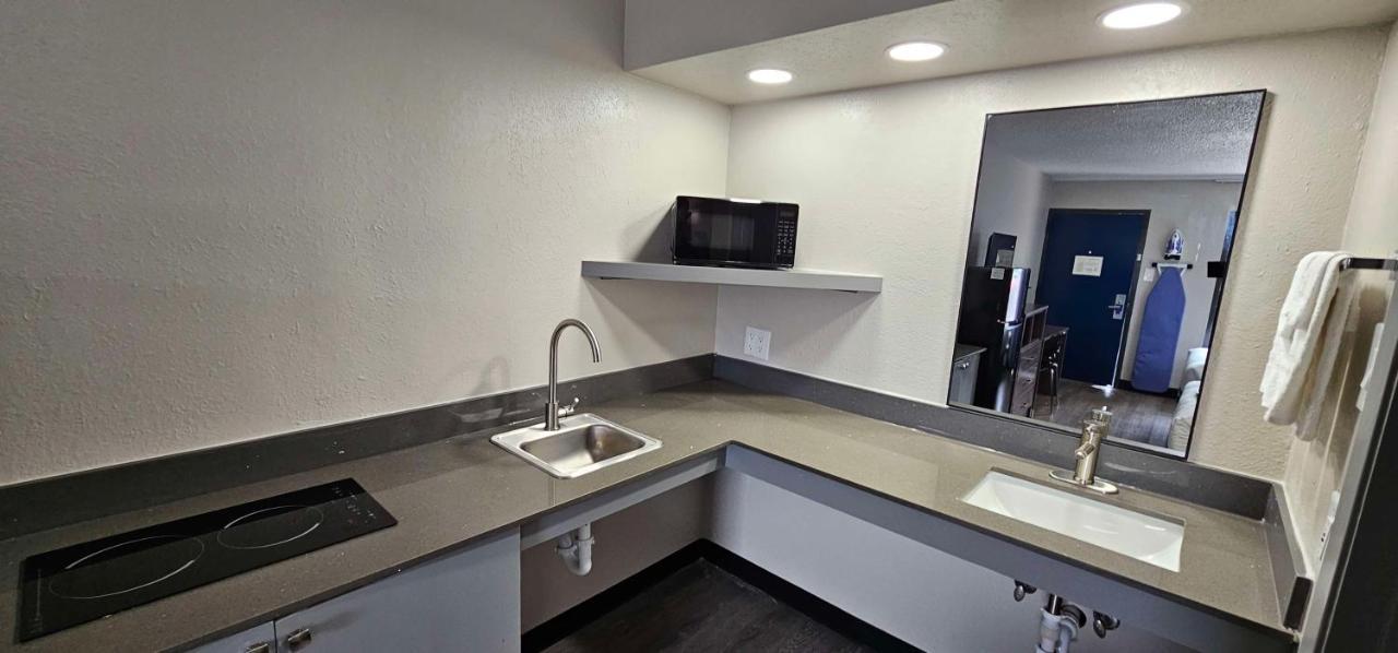 Surestay Studio By Best Western Victoria Ngoại thất bức ảnh